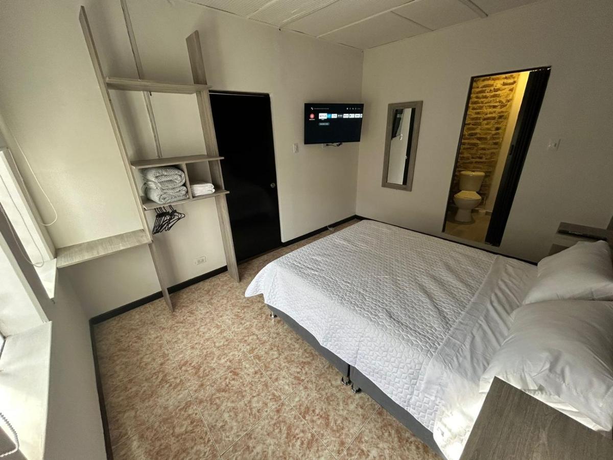 Hostel Quinta Camacho Богота Экстерьер фото