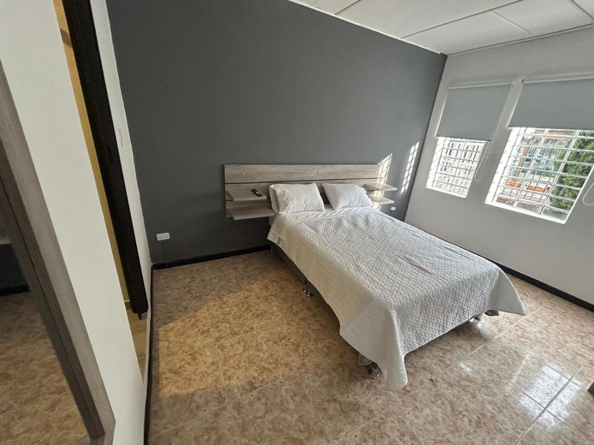 Hostel Quinta Camacho Богота Экстерьер фото
